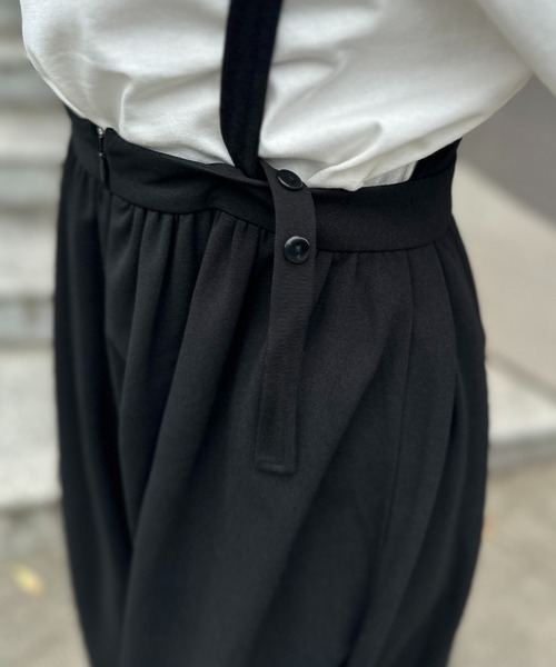 mi via loca（ミヴィアロカ）の「ボリュームギャザーサロペット（サロペット/オーバーオール・レディース・ブラック/ネイビー・FREE）」の18枚目の写真