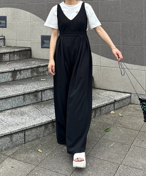 mi via loca（ミヴィアロカ）の「ボリュームギャザーサロペット（サロペット/オーバーオール・レディース・ブラック/ネイビー・FREE）」の6枚目の写真