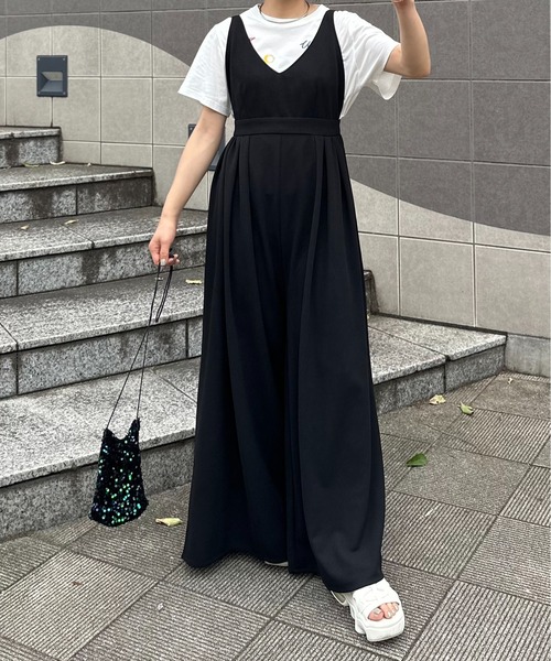 mi via loca（ミヴィアロカ）の「ボリュームギャザーサロペット（サロペット/オーバーオール・レディース・ブラック/ネイビー・FREE）」の7枚目の写真