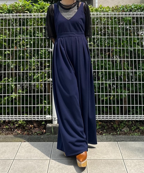 mi via loca（ミヴィアロカ）の「ボリュームギャザーサロペット（サロペット/オーバーオール・レディース・ブラック/ネイビー・FREE）」の9枚目の写真