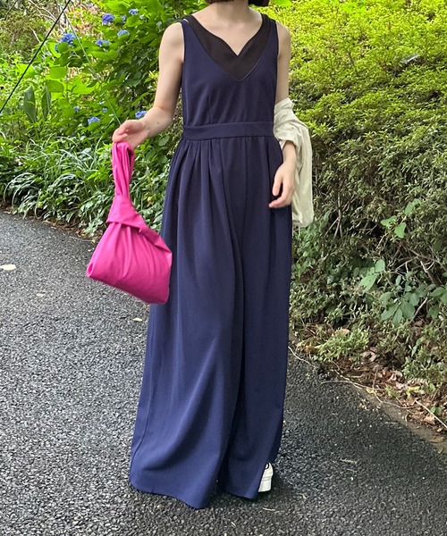 mi via loca（ミヴィアロカ）の「ボリュームギャザーサロペット（サロペット/オーバーオール・レディース・ブラック/ネイビー・FREE）」の21枚目の写真