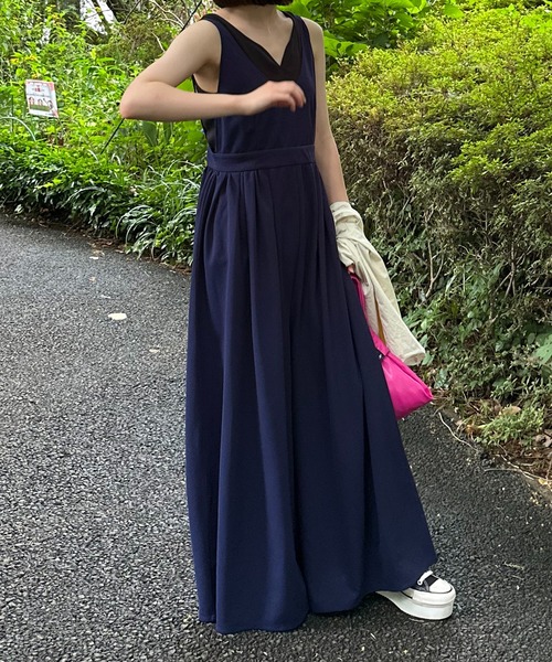 mi via loca（ミヴィアロカ）の「ボリュームギャザーサロペット（サロペット/オーバーオール・レディース・ブラック/ネイビー・FREE）」の22枚目の写真