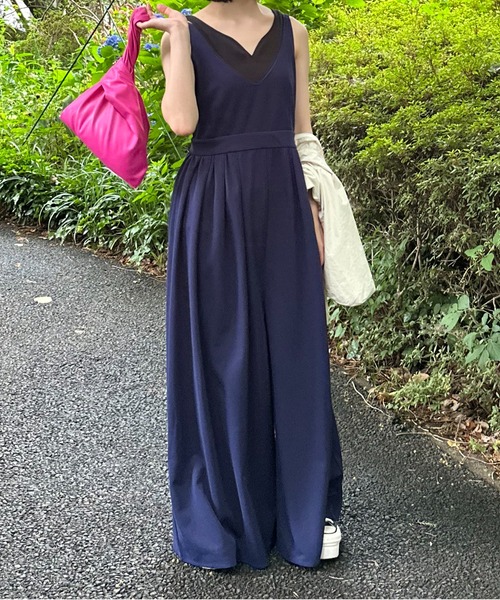 mi via loca（ミヴィアロカ）の「ボリュームギャザーサロペット（サロペット/オーバーオール・レディース・ブラック/ネイビー・FREE）」の20枚目の写真