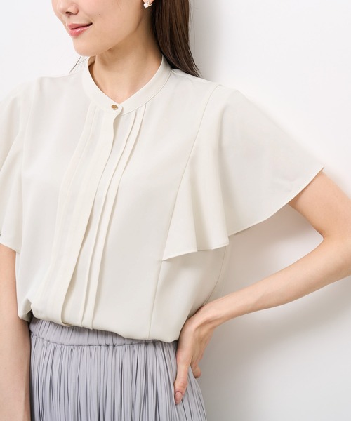 ROPE' PICNIC(ロペピクニック)の「【防汚加工】ピンタックフレアスリーブブラウス/通勤対応(シャツ/ブラウス・レディース・チャコールグレー/オフホワイト/サックスブルー/ピンク系その他/ネイビー・36/38)」の2枚目の写真