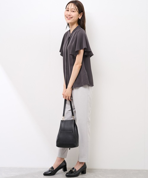 ROPE' PICNIC(ロペピクニック)の「【防汚加工】ピンタックフレアスリーブブラウス/通勤対応(シャツ/ブラウス・レディース・チャコールグレー/オフホワイト/サックスブルー/ピンク系その他/ネイビー・36/38)」の13枚目の写真