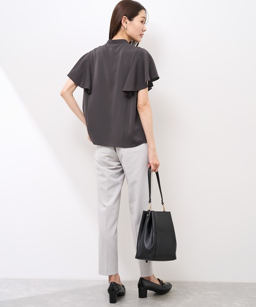 ROPE' PICNIC(ロペピクニック)の「【防汚加工】ピンタックフレアスリーブブラウス/通勤対応(シャツ/ブラウス・レディース・チャコールグレー/オフホワイト/サックスブルー/ピンク系その他/ネイビー・36/38)」の11枚目の写真