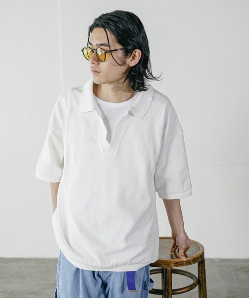 BAYFLOW（ベイフロー）の「[1枚でサマになる]スキッパー半袖ポロシャツ（Tシャツ/カットソー・メンズ・オフホワイト/ブラック/ベージュ・LARGE/MEDIUM）」の2枚目の写真