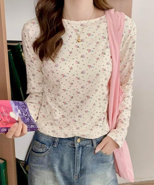 everycoco(エブリーココ)の「【3タイプ展開】小花柄ロングTシャツ(Tシャツ/カットソー・レディース・その他1/その他2/その他3・FREE)」の2枚目の写真