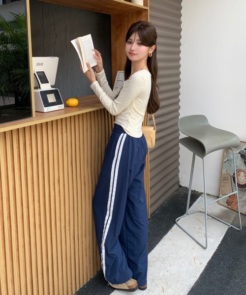 everycoco(エブリーココ)の「【3タイプ展開】小花柄ロングTシャツ(Tシャツ/カットソー・レディース・その他1/その他2/その他3・FREE)」の11枚目の写真