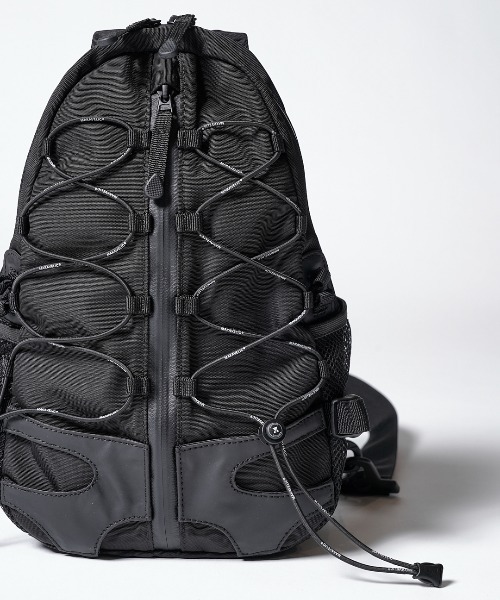 MAKAVELIC（マキャベリック）の「Cocoon 5 Body Bag（ショルダーバッグ・メンズ・ブラック/ブラック×ベージュ・ONESIZE）」の7枚目の写真