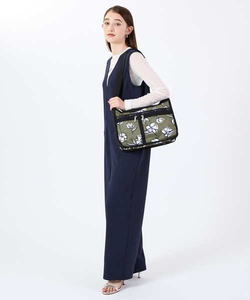 LeSportsac(レスポートサック)の「DELUXE EVERYDAY BAG オリーブフローラルシルエット(ショルダーバッグ・レディース・グリーン・FREE)」の3枚目の写真