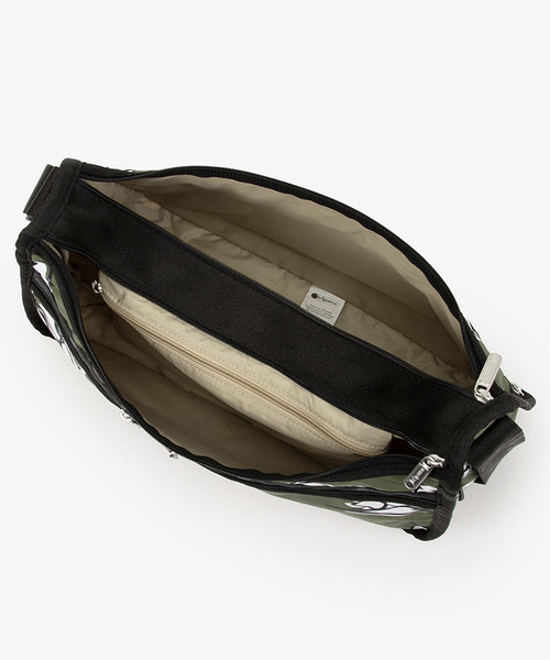 LeSportsac(レスポートサック)の「DELUXE EVERYDAY BAG オリーブフローラルシルエット(ショルダーバッグ・レディース・グリーン・FREE)」の8枚目の写真