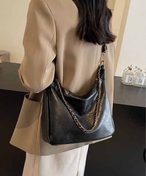LA VORAGINE(ラ ヴォラジネ)の「2WAY ソフト大容量ショルダーバッグ(レトロ風)(ショルダーバッグ・レディース・ブラック/モカ・FREE)」の1枚目の写真