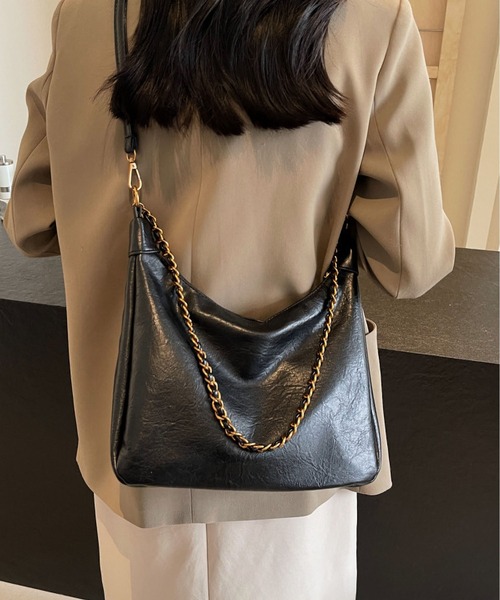 LA VORAGINE(ラ ヴォラジネ)の「2WAY ソフト大容量ショルダーバッグ(レトロ風)(ショルダーバッグ・レディース・ブラック/モカ・FREE)」の4枚目の写真