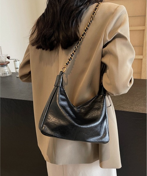 LA VORAGINE(ラ ヴォラジネ)の「2WAY ソフト大容量ショルダーバッグ(レトロ風)(ショルダーバッグ・レディース・ブラック/モカ・FREE)」の6枚目の写真