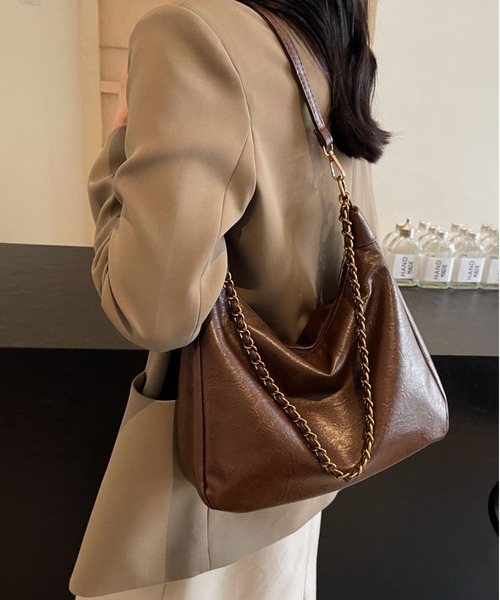 LA VORAGINE(ラ ヴォラジネ)の「2WAY ソフト大容量ショルダーバッグ(レトロ風)(ショルダーバッグ・レディース・ブラック/モカ・FREE)」の17枚目の写真