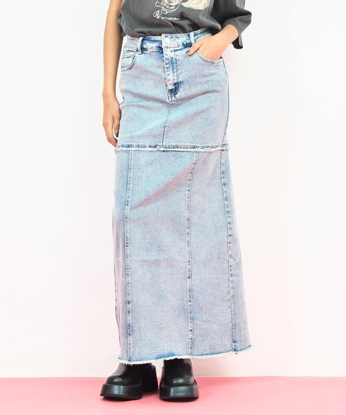 ANAP(アナップ)の「ウォッシュ 加工 カットオフ デニム ロング スカート(スカート・レディース・ブラック/ブルー・M/S)」の2枚目の写真