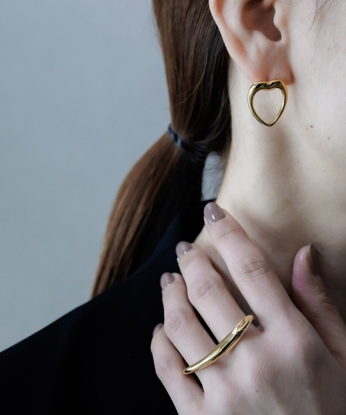 ISOLATION(アイソレーション)の「【ISOLATION / アイソレーション】Silver925 Heart Curve Pierce /ハートカーブピアス シルバー925(ピアス(両耳用)・レディース・ゴールド・FREE)」の5枚目の写真
