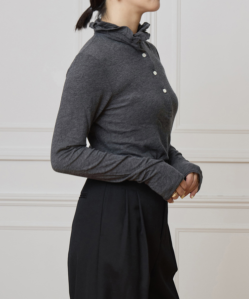 IENA LA BOUCLE（イエナラブークル）の「《追加》IENA LA BOUCLE フリルヘンリーネックカットソー（Tシャツ/カットソー・レディース・ホワイト/グレー・FREE）」の6枚目の写真