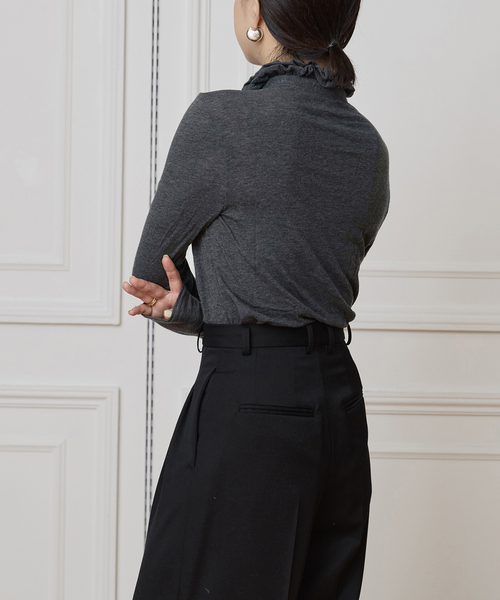 IENA LA BOUCLE（イエナラブークル）の「《追加》IENA LA BOUCLE フリルヘンリーネックカットソー（Tシャツ/カットソー・レディース・ホワイト/グレー・FREE）」の7枚目の写真