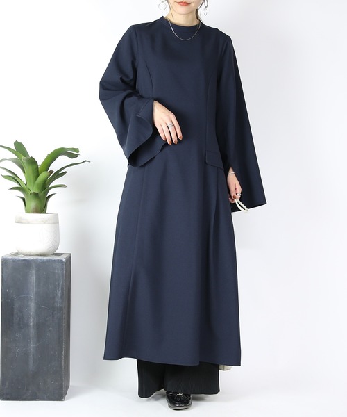 袖スリットフレアワンピース