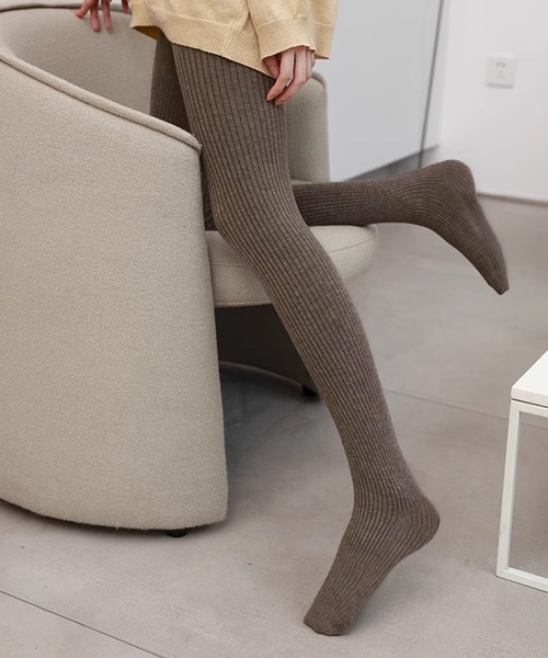 Blanc de Blue（ブランドブルー）の「リブ細身美脚タイツ（タイツ/ストッキング・レディース・グレー/ブラック/グレイッシュベージュ/ベージュ/ダークグレー/ダークブラウン/ホワイト/ライトグレー・FREE）」の6枚目の写真