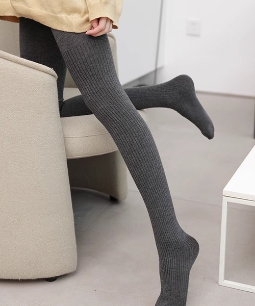 Blanc de Blue（ブランドブルー）の「リブ細身美脚タイツ（タイツ/ストッキング・レディース・グレー/ブラック/グレイッシュベージュ/ベージュ/ダークグレー/ダークブラウン/ホワイト/ライトグレー・FREE）」の4枚目の写真