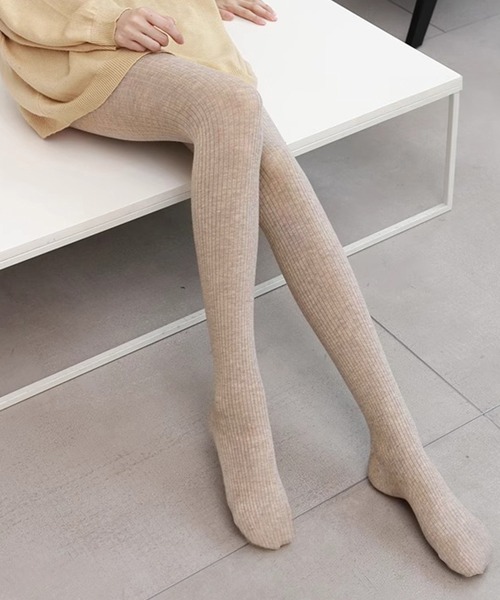 Blanc de Blue（ブランドブルー）の「リブ細身美脚タイツ（タイツ/ストッキング・レディース・グレー/ブラック/グレイッシュベージュ/ベージュ/ダークグレー/ダークブラウン/ホワイト/ライトグレー・FREE）」の8枚目の写真