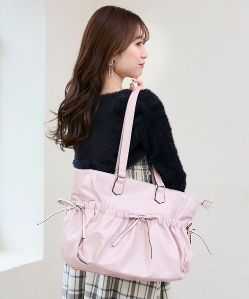 MAJESTIC LEGON(マジェスティックレゴン)の「ギャザーリボントートバッグ(トートバッグ・レディース・グレイッシュベージュ/ブラック/アイボリー/ピンク・FREE)」の12枚目の写真