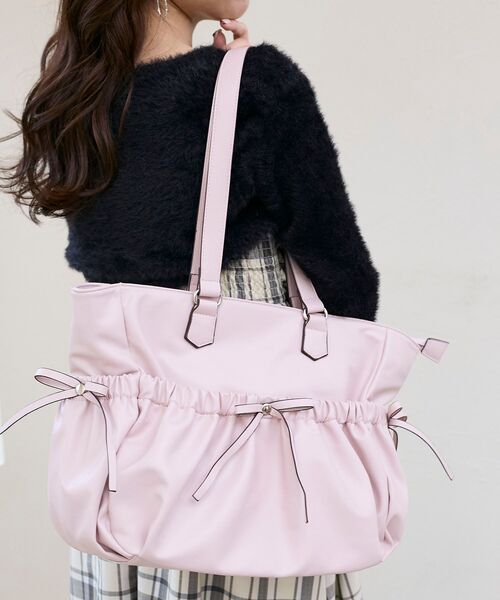 MAJESTIC LEGON(マジェスティックレゴン)の「ギャザーリボントートバッグ(トートバッグ・レディース・グレイッシュベージュ/ブラック/アイボリー/ピンク・FREE)」の13枚目の写真