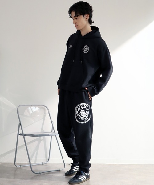 CORPUS　SELECT（コーパストーキョー）の「【Manchester City/マンチェスターシティー】エンブレムロゴ ワッペン プルオーバー パーカー（パーカー・メンズ・ブラック/ネイビー/グレー・L/LL/M）」の9枚目の写真