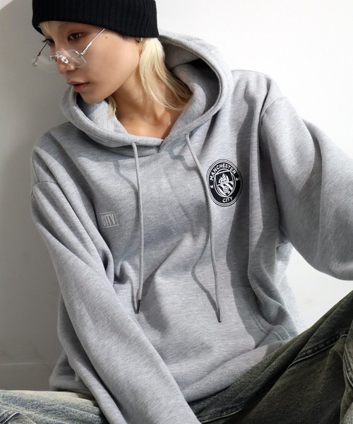 CORPUS　SELECT（コーパストーキョー）の「【Manchester City/マンチェスターシティー】エンブレムロゴ ワッペン プルオーバー パーカー（パーカー・メンズ・ブラック/ネイビー/グレー・L/LL/M）」の16枚目の写真