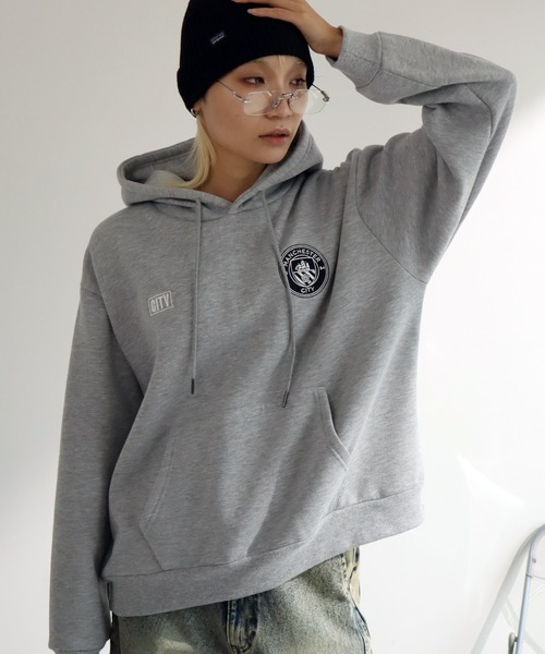 CORPUS　SELECT（コーパストーキョー）の「【Manchester City/マンチェスターシティー】エンブレムロゴ ワッペン プルオーバー パーカー（パーカー・メンズ・ブラック/ネイビー/グレー・L/LL/M）」の13枚目の写真