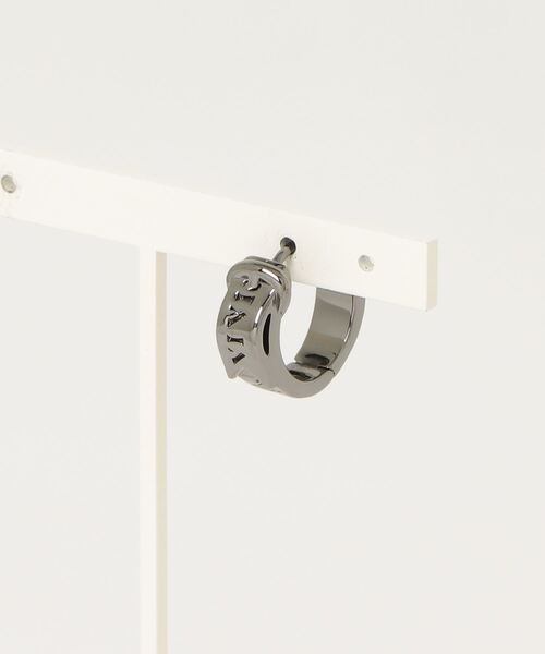 Vivienne Westwood MAN（ヴィヴィアンウエストウッドマン）の「MAN. BOBBY SINGLE HOOP（ピアス（片耳用）・メンズ・ブラック/シルバー・FREE）」の2枚目の写真