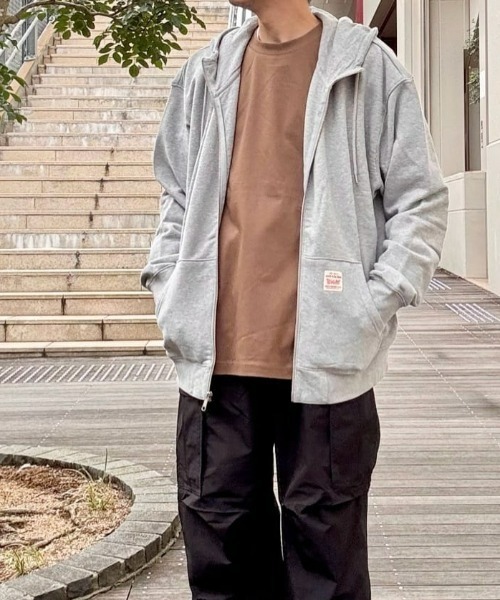 Levi's(リーバイス)の「【Levi's】ジップパーカー (フルジップ/フード/柔らか素材/耐久性/ベーシック/レイヤード/シーズンレス/デイリーユース/リーバイス)(スウェット・メンズ・グレー・L/M/S)」の1枚目の写真
