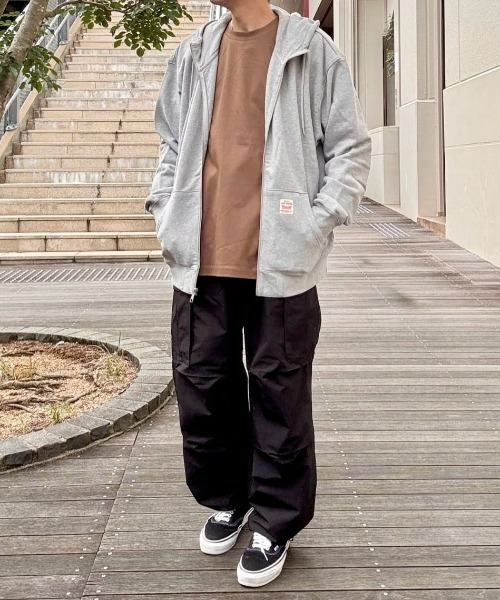 Levi's(リーバイス)の「【Levi's】ジップパーカー (フルジップ/フード/柔らか素材/耐久性/ベーシック/レイヤード/シーズンレス/デイリーユース/リーバイス)(スウェット・メンズ・グレー・L/M/S)」の11枚目の写真