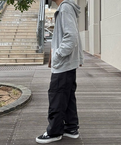 Levi's(リーバイス)の「【Levi's】ジップパーカー (フルジップ/フード/柔らか素材/耐久性/ベーシック/レイヤード/シーズンレス/デイリーユース/リーバイス)(スウェット・メンズ・グレー・L/M/S)」の12枚目の写真