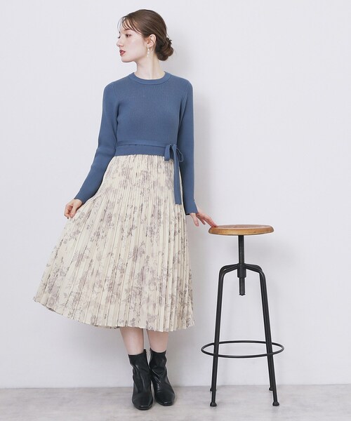 index（インデックス）の「フラワープリーツドッキングニットワンピース【洗濯機OK】（ワンピース・レディース・ネイビー/ナチュラル/ブルー・36/38/40/42）」の9枚目の写真