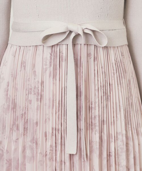 セール】フラワープリーツドッキングニットワンピース【洗濯機OK