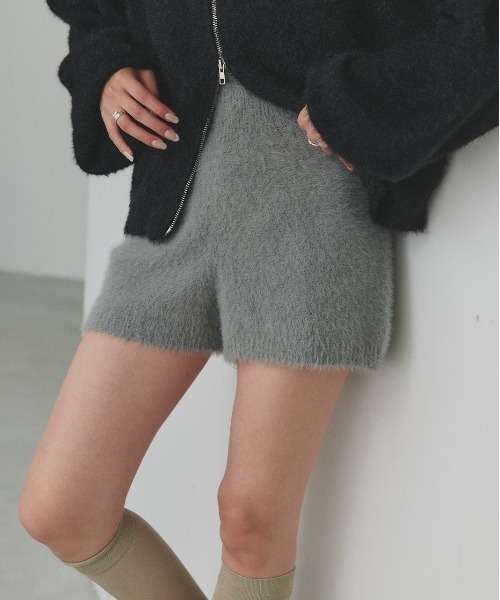 ad thie（アドティエ）の「シャギーニット ショートパンツ（その他パンツ・レディース・ブラック/グレー/レッド・FREE）」の2枚目の写真