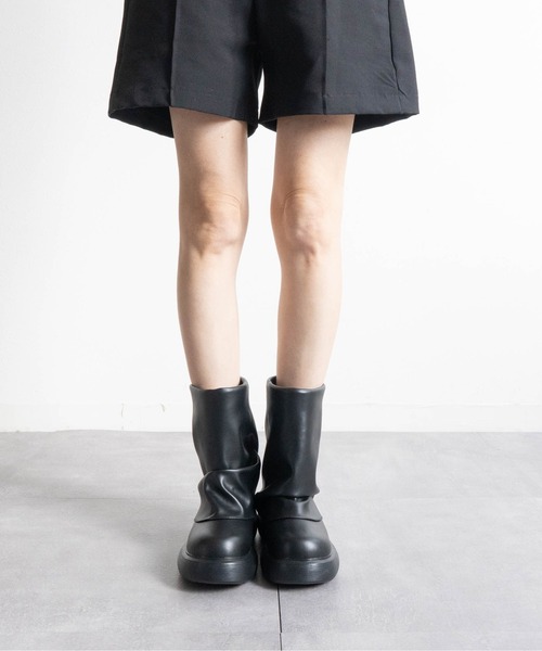 Fabby fabby(ファビィーファビィー)の「厚底ショートカバーブーツ(ブーツ・レディース・ブラック/ブラウン・MEDIUM/LARGE)」の4枚目の写真