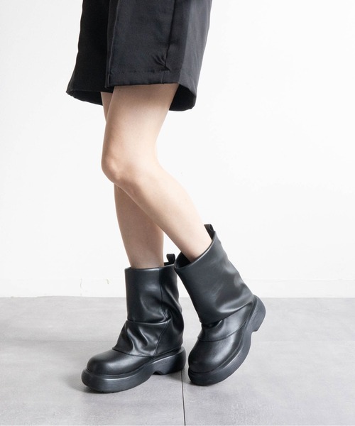Fabby fabby(ファビィーファビィー)の「厚底ショートカバーブーツ(ブーツ・レディース・ブラック/ブラウン・MEDIUM/LARGE)」の5枚目の写真