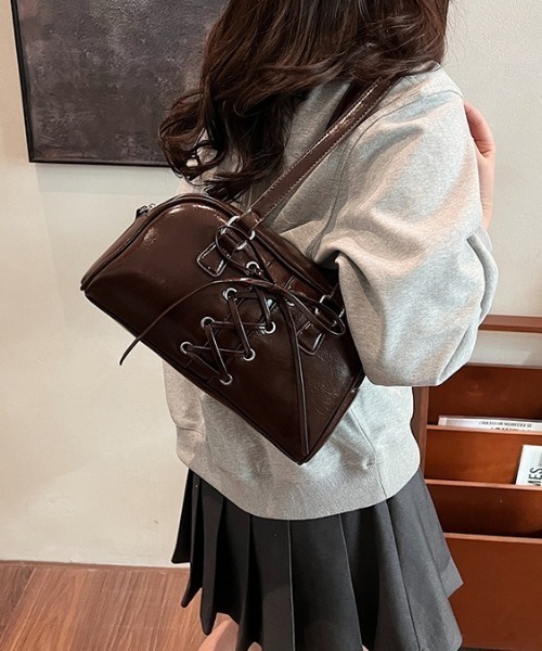 Vipoa(ヴィポア)の「レースアップデザインショルダーバッグ(ショルダーバッグ・レディース・ブラック/ピンク/ベージュ/ホワイト/ブラウン/シルバー・FREE)」の4枚目の写真