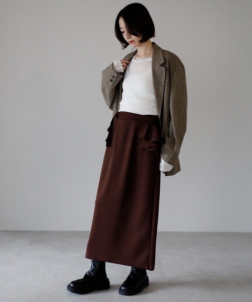 amini(アミニ)の「【2025 AW】ラップスカート付き ダンボールポンチ イージースカート(スカート・レディース・チャコールグレー/ブラック/アイボリー/ブラウン・MEDIUM)」の20枚目の写真