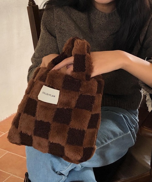 VIBGYOR(ヴィブジョー)の「Liaa/チェック ファー ミニトートバッグ A18497(トートバッグ・レディース・ブラウン/ホワイト/ベージュ/ブラック/ピンク/ベビーピンク・FREE)」の1枚目の写真