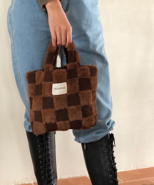 VIBGYOR(ヴィブジョー)の「Liaa/チェック ファー ミニトートバッグ A18497(トートバッグ・レディース・ブラウン/ホワイト/ベージュ/ブラック/ピンク/ベビーピンク・FREE)」の11枚目の写真