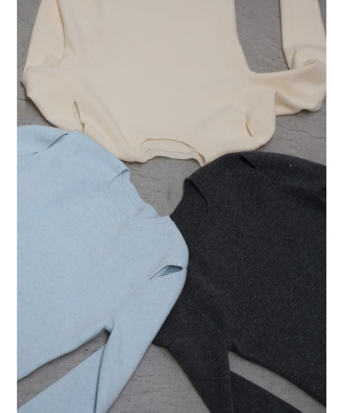 Katrin TOKYO（カトリーントーキョー）の「cropped slit knit（ニット/セーター・レディース・チャコールグレー/アイボリー/ブルー・FREE/XS）」の4枚目の写真