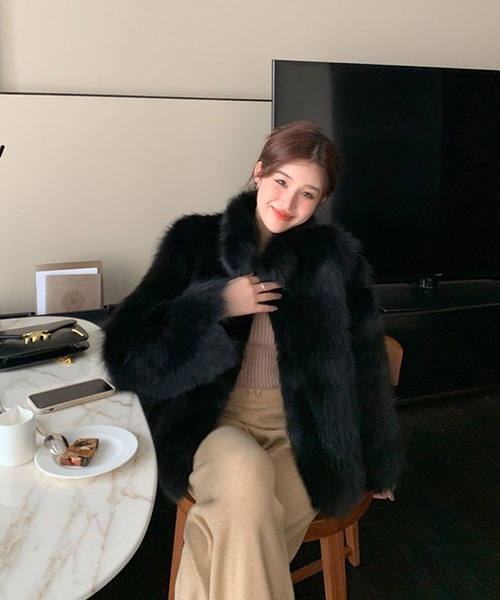 VIBGYOR(ヴィブジョー)の「【EIZZ/アイズ】ボリューム フェイクファー クロップ ジップ コート(その他アウター・レディース・ホワイト/ブラック・FREE)」の7枚目の写真