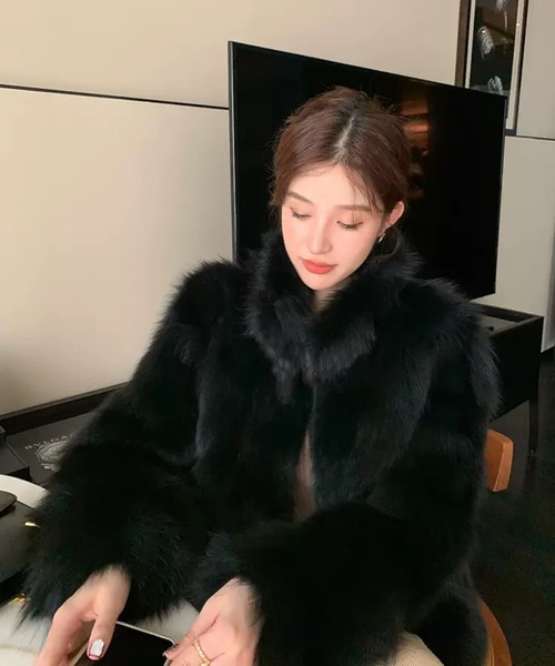 VIBGYOR(ヴィブジョー)の「【EIZZ/アイズ】ボリューム フェイクファー クロップ ジップ コート(その他アウター・レディース・ホワイト/ブラック・FREE)」の10枚目の写真