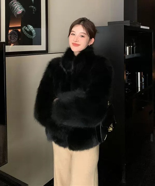 VIBGYOR(ヴィブジョー)の「【EIZZ/アイズ】ボリューム フェイクファー クロップ ジップ コート(その他アウター・レディース・ホワイト/ブラック・FREE)」の12枚目の写真